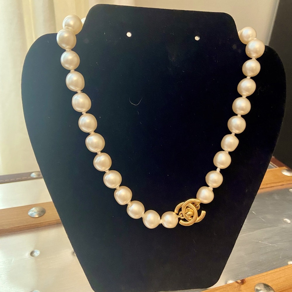 Rare Vintage Chanel 1996 Authentic Necklace 24k Gold plated CC turn lock clasp